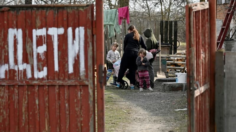 Guerre en Ukraine: des civils se cachent avec leurs enfants par peur d'être évacués de force