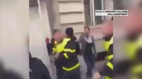 Des pompiers agressés devant un lycée de Tours (Indre-et-Loire), le 21 octobre 2022.