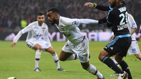 Alexandre Lacazette face au Marseillais Alayxis Romao