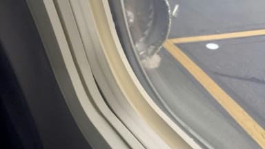 Cette photo prise par le passager Kristopher Johnson le 17 avril 2018 montre le moteur endommagé du vol Southwest 1380 Cette photo prise par le passager Kristopher Johnson le 17 avril 2018 montre le moteur endommagé du vol Southwest 1380