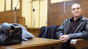 Jacques Maire à l'ouverture de son troisième procès pour les meurtres de Nelly Haderer et Odile Busset, le 6 octobre 2008 à Metz.