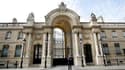 Le portail de l'Elysée, au 55, rue du faubourg Saint-Honoré, dans le 8e arrondissement de Paris. Un individu a été interpellé au cours d'une tentative d'intrusion dans le palais présidentiel dans la nuit de dimanche à lundi. /Photo d'archives/REUTERS/Char