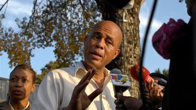 Le président haïtien Michel Martelly s'adresse à la presse à l'issue d'une conférence à Port-au-Prince. Haïti commémore ce jeudi le deuxième anniversaire du séisme dévastateur de janvier 2010 qui a ravagé le pays, toujours confronté aux défis de la recons