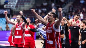 Les basketteurs de la Géorgie savourent leur victoire contre la France à l'EuroBasket, le 7 septembre 2025.