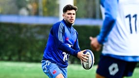 L'ouvreur Matthieu Jalibert lors d'un entraînement du XV de France à Marcoussis en novembre 2024
