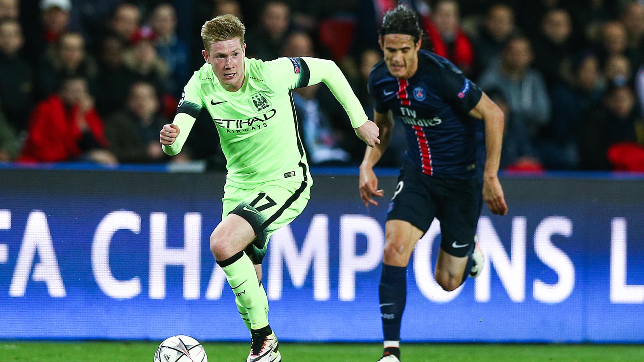 Kevin De Bruyne et Edinson Cavani lors de PSG-Manchester City, le 6 avril 2016 en Ligue des champions