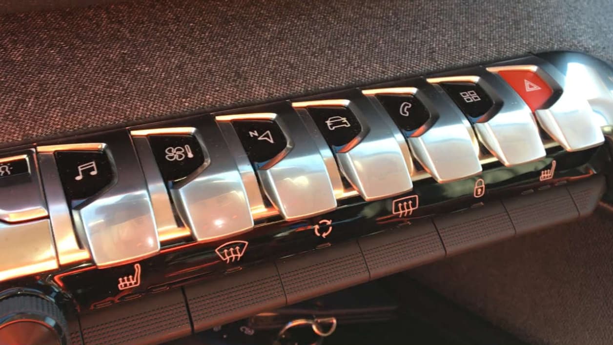 Les boutons piano de la console centrale du 5008, regroupant les fonctions essentielles. 