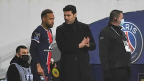 Neymar écoute les consignes de Mauricio Pochettino