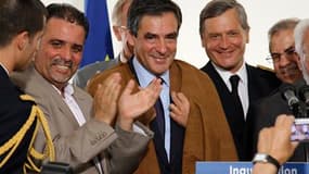 Le premier ministre François Fillon a inauguré lundi la mosquée Al Ihsan à Argenteuil, une première pour un chef de gouvernement de la Ve République. Dans un discours devant la communauté musulmane, il a qualifié le port de la burqa de "caricature" de l'i