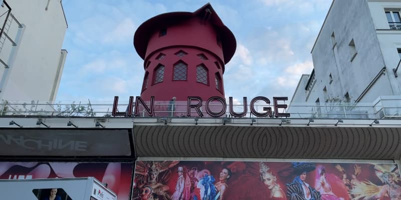 Les ailes du Moulin Rouge sont tombées dans la nuit du 24 au 25 avril à Paris.