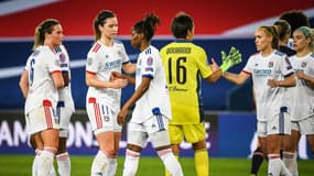 Bouhaddi et les joueuses de l'OL
