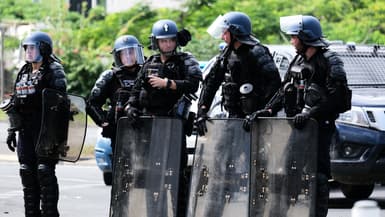 Des gendarmes à Nouméa, le 14 mai 2024