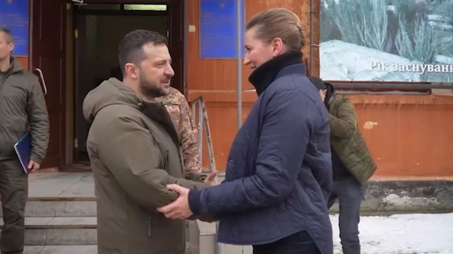 Volodymyr Zelensky et la Première ministre danoise, Mette Frederiksen, ce lundi 30 janvier 2023 à Mykolaïv dans le sud de l'Ukraine. Volodymyr Zelensky et la Première ministre danoise, Mette Frederiksen, ce lundi 30 janvier 2023 à Mykolaïv dans le sud de l'Ukraine.