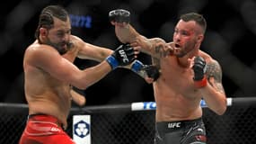 Jorge Masvidal (à gauche) et Colby Covington lors de leur combat à l'UFC 272 en mars 2022
