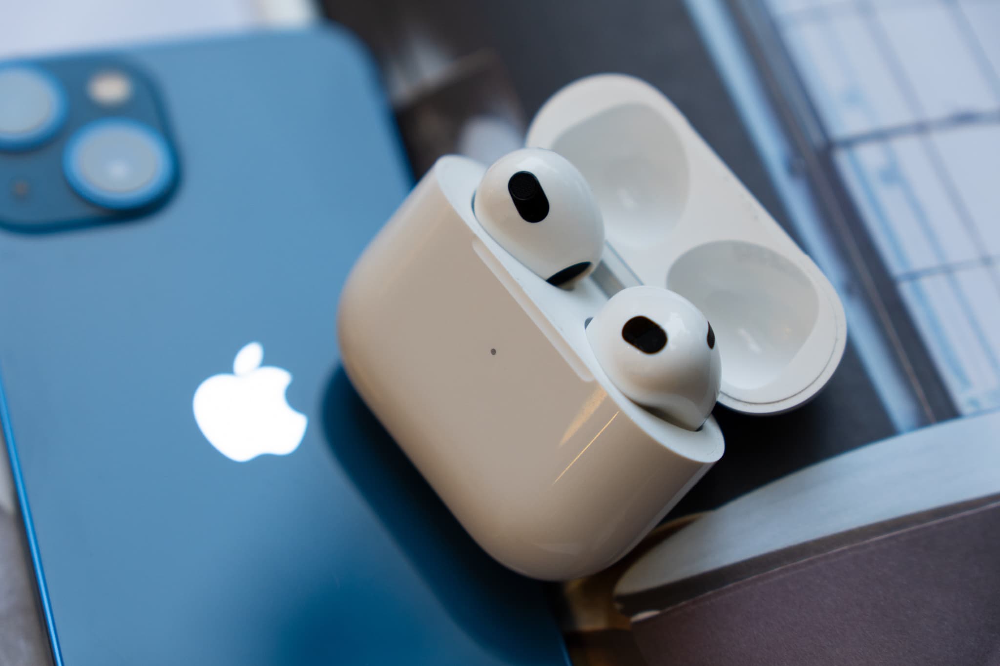 Même les célèbres écouteurs sans fil d'Apple, les AirPods 3 se retrouvent  en promotion avant les soldes ! 
