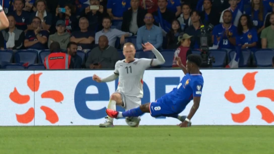 Aurélien Tchouaméni expulsé lors du match France-Islande