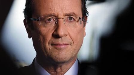 Plusieurs ministres, dont Bruno Le Maire et Luc Chatel, ont reproché à François Hollande de "jouer le jeu de la défaite" face aux marchés financiers par ses déclarations sur le triple A français. /Photo prise le 21 septembre 2011/REUTERS/Stéphane Mahé