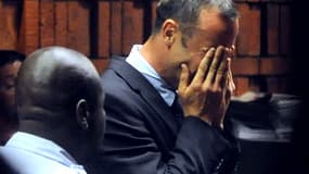 Oscar Pistorius est accusé d'avoir tiré à quatre reprises sur sa compagne, réfugiée dans la salle de bain. Il affirme qu'il pensait avoir à faire à un voleur.