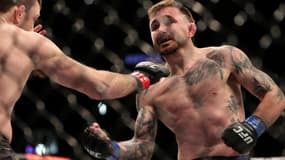 Darrick Minner lors de son combat contre Ryan Hall à l'UFC 269 en décembre 2021