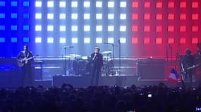 Johnny Hallyday a rendu un hommage émouvant ce vendredi aux victimes des attentats du 13 novembre.