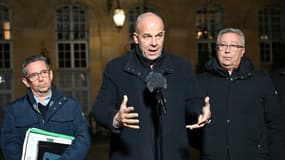 Le président du syndicat agricole FNSEA, Arnaud Rousseau, parle à la presse à l'issue d'une rencontre à Matignon, le 6 janvier 2026, avec le Premier ministre Sébastien Lecornu 