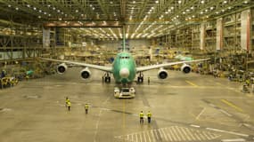 Un Boeing 747 dans une usine d'assemblage