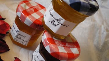 Pierre Roche-Bayard avait imaginé le pot de confiture refermable, son couvercle à motif et l'étiquette en écriture cursive.