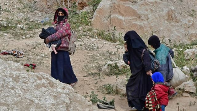 Des enfants dans un camp de déplacés dans la province de Deir-Ezzor, en Syrie -