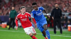 Gianluca Prestianni au duel avec Vinicius lors du match Benfica-Real Madrid (0-1, barrage aller Ligue des champions), le 17 février 2026