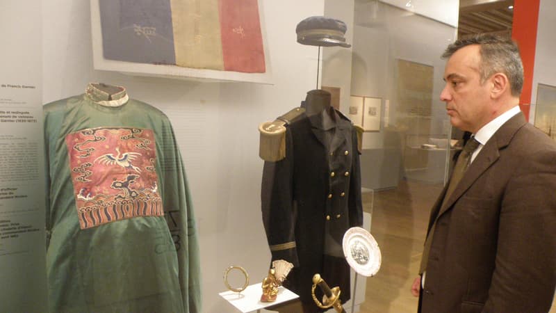 Le costume du maréchal Nguyen Tri Phuong qui résista à l'assaut des forces françaises à Hanoï, en 1873.