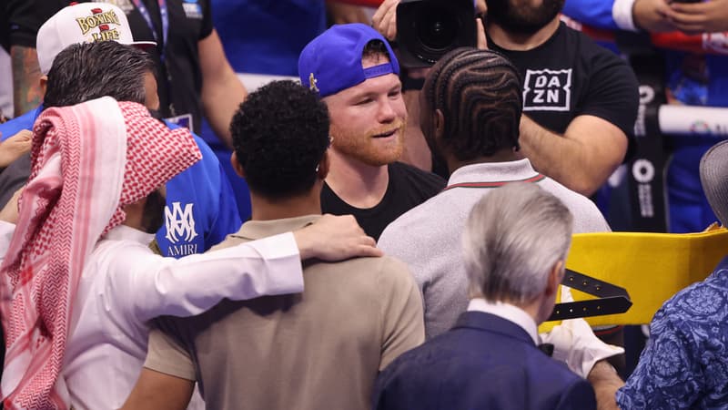 https://images.bfmtv.com/WHVAaBn1umg2BkPizW8DcaQymlU=/0x107:2048x1259/800x0/images/Le-face-off-entre-Canelo-Alvarez-et-Terence-Crawford-au-milieu-du-ring-de-l-arene-saoudienne-The-Venue-dimanche-4-mai-2076171.jpg