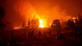 Les incendies sur l'île d'Eubée en Grèce, lundi 9 août 2021, à Istaia (photo d'illustration)