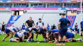 Antoine Dupont avant une entrée en mêlée lors de l'entraînement du capitaine au Stade de France la veille de France-Nouvelle-Zélande, match d'ouverture de la Coupe du monde de rugby, le 7 septembre 2023