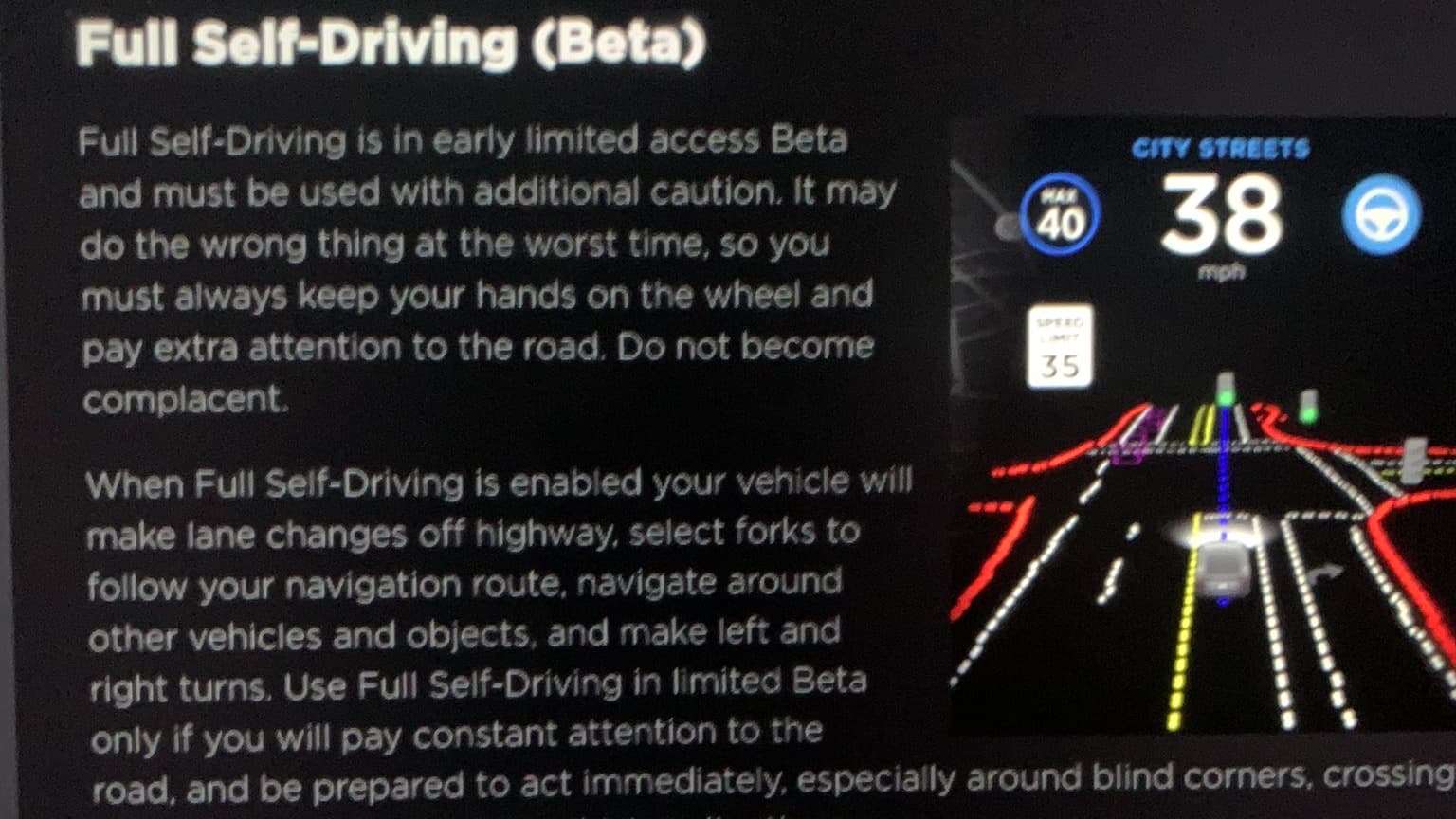 L'écran de présentation de la nouvelle fonction de "Capacité de conduite entièrement autonome" ou "FSD"