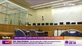 Evry: Une greffière jugée pour avoir prévenu des suspects de trafic de stupéfiants.