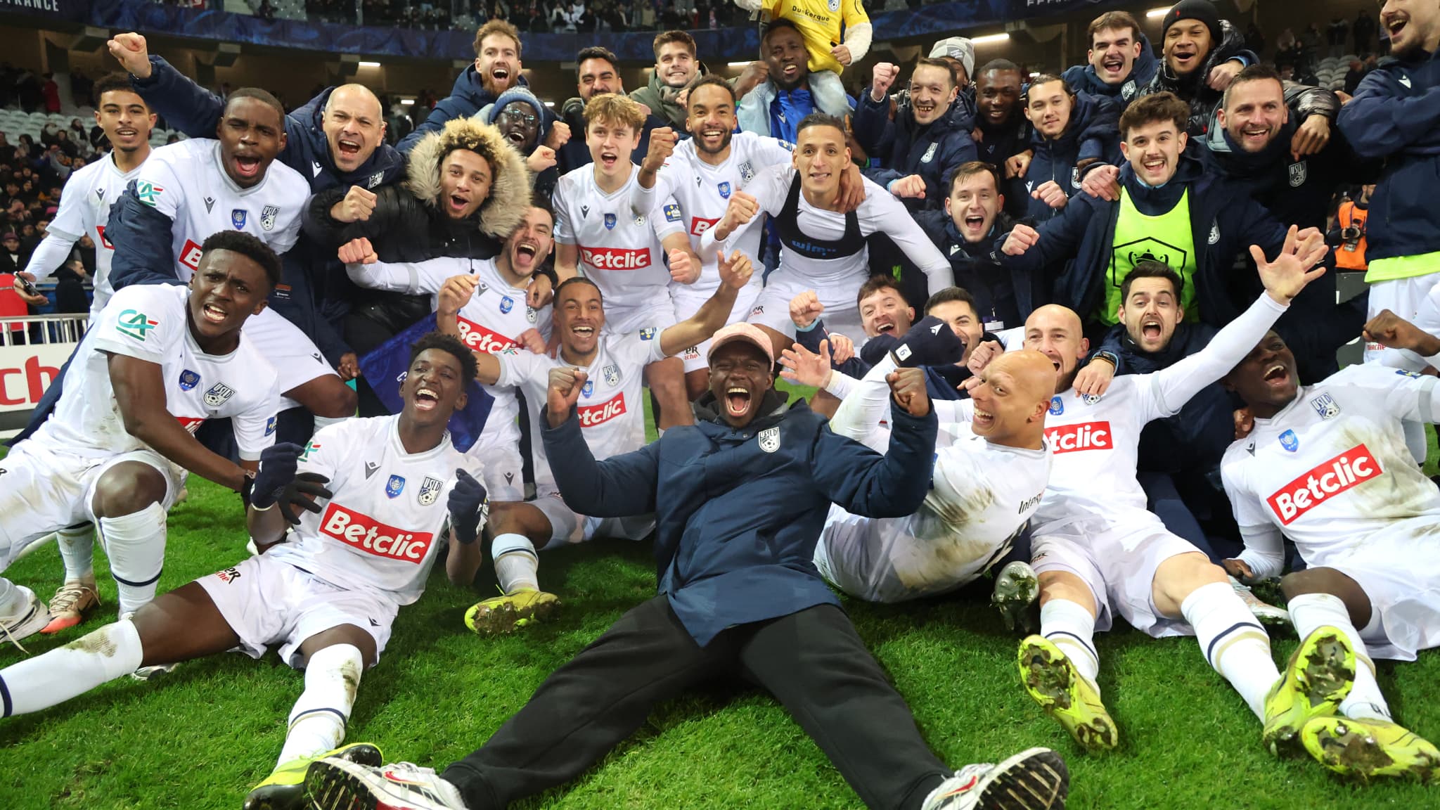 Les Dunkerquois fêtent leur victoire contre Lille en Coupe de France en février 2025. Les Dunkerquois fêtent leur victoire contre Lille en Coupe de France en février 2025.