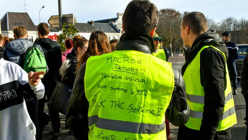 Image d'illustration - Des manifestants e gilets jaunes lors de la venue du Président de la République dans le Nord Emmanuel Macron le 9 novembre.
