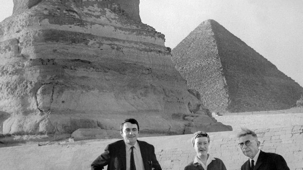 Claude Lanzmann avec Simone de Beauvoir et Jean-Paul Sartre en Egypte en 1967. Claude Lanzmann avec Simone de Beauvoir et Jean-Paul Sartre en Egypte en 1967.