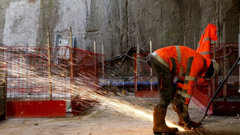 Sur le chantier d'une station de métro (illustration)