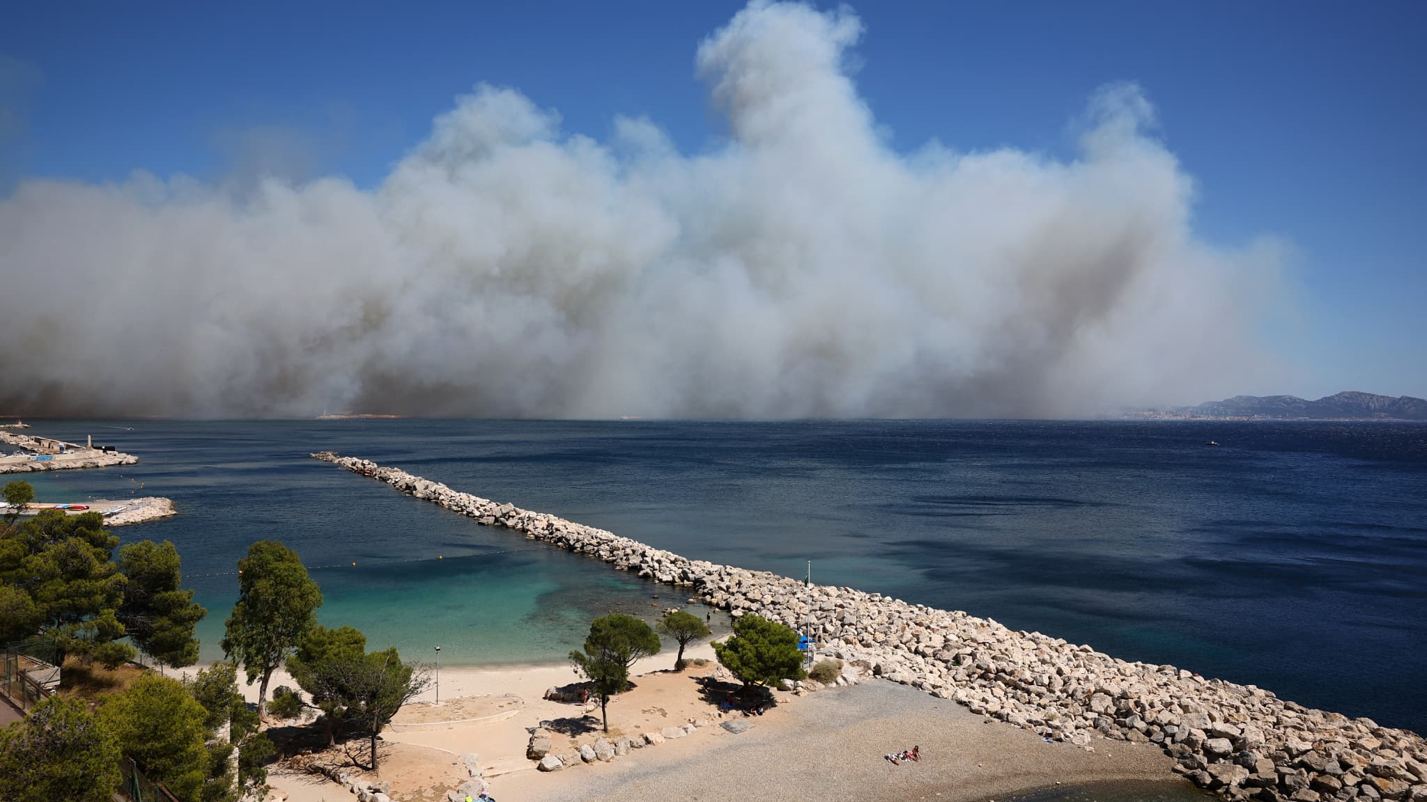 La plage des Corbières, aux abords de Marseille, dans le sud de la France, le 8 juillet 2025