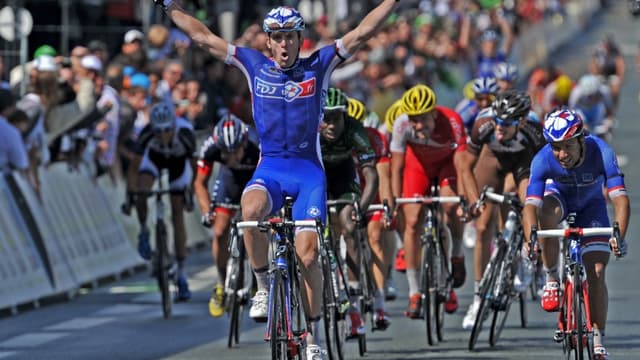 Arnaud Démare devance Nacer Bouhanni au sprint pour enlever son premier titre de champion de France