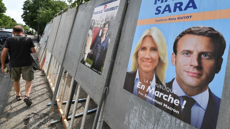 L'affiche de campagne d'une candidate La République en marche, le 30 mai 2017 à Saint Gilles. 