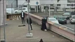 Une image de vidéosurveillance montrant l'arrestation musclée de Théo Luhaka en février 2017 à Aulnay-sous-Bois.