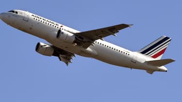 Air France a obtenu un deuxième vol hebdomadaire Paris-Shanghai, opérationnel à partir de la semaine prochaine, a indiqué jeudi l'ambassade de France en Chine