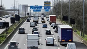L'expérimentation des voies réservées au covoiturage sur deux autoroutes desservant Paris à partir de début mars fera l'objet d'une évaluation six mois plus tard. 