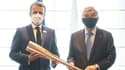 Emmanuel Macron avec Thomas Bach et la flamme olympique