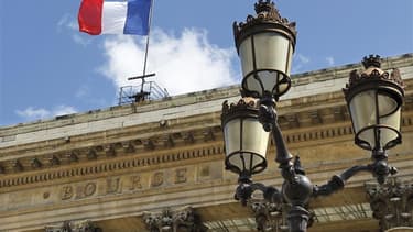 L'indice CAC 40 a clôturé vendredi au-dessus du seuil des 4.000 points à la Bourse de Paris, pour la première fois depuis le 4 juillet 2011, soutenu par la publication de deux indicateurs américains meilleurs que prévu. Dans des volumes très étoffés, avec