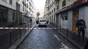 Les faits se sont déroulés devant le commissariat de la Goutte-d'Or, dans le 18e arrondissement de Paris. 