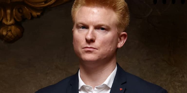 Adrien Quatennens lors des questions au gouvernement à l'Assemblée nationale le 11 avril 2023