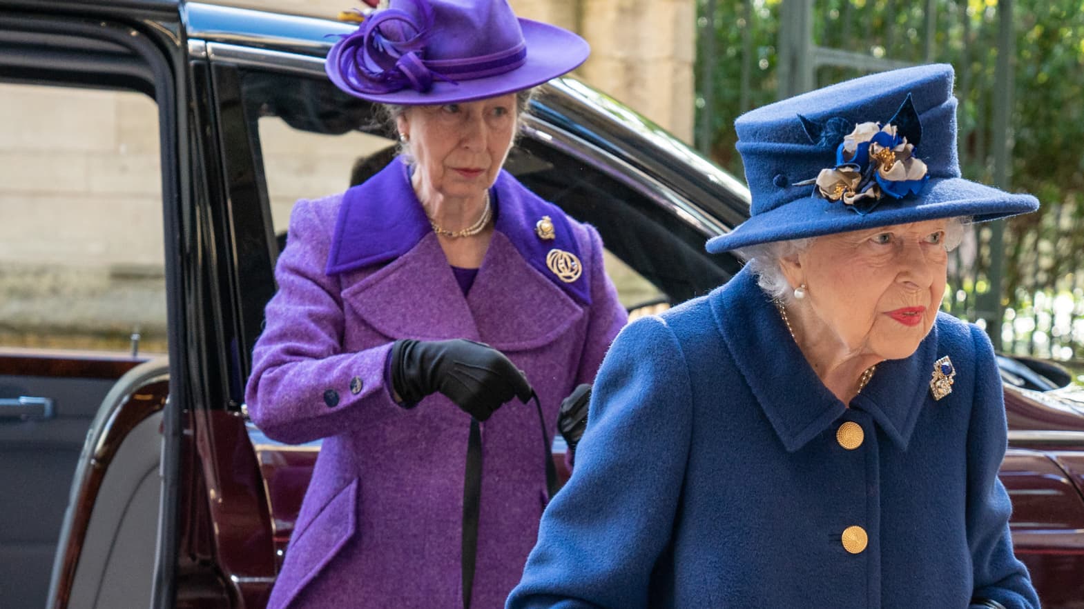 La reine Elizabeth, avec une canne, le 12 octobre 2021, à l'abbaye de Westminster. La reine Elizabeth, avec une canne, le 12 octobre 2021, à l'abbaye de Westminster.